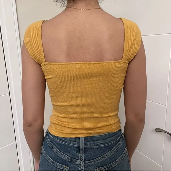Yellow Top - Picture 2 of 2